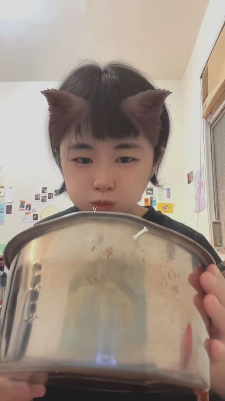 meow_tw : 前一秒還在豪邁喝湯，下一秒就直勾勾地看著你...😳💖 #純欲 #心動瞬間 #女友感 #吃播日常