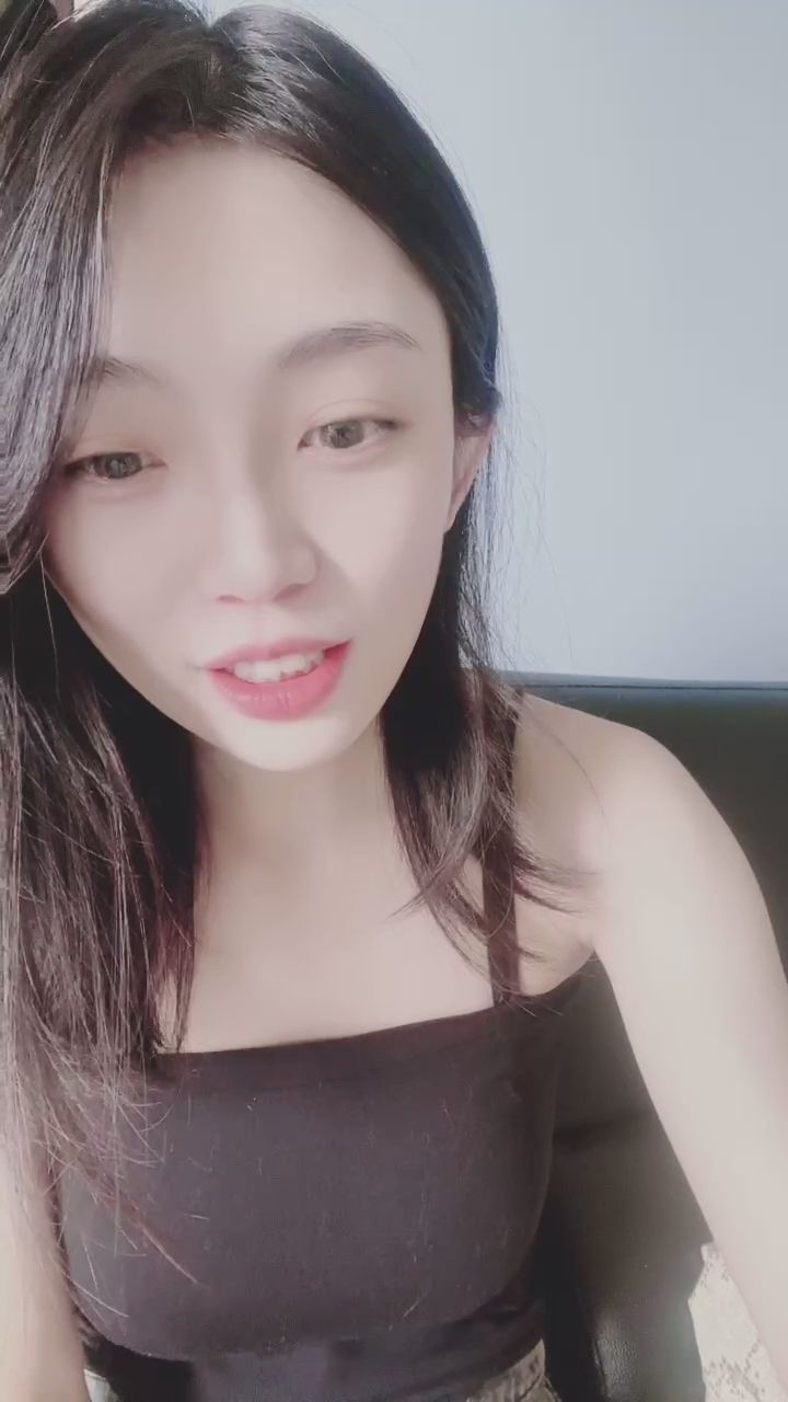 bubu__ : 準備好接收我的飛吻了嗎？💋✨ #互動時刻 #飛吻 #甜美笑容Babe