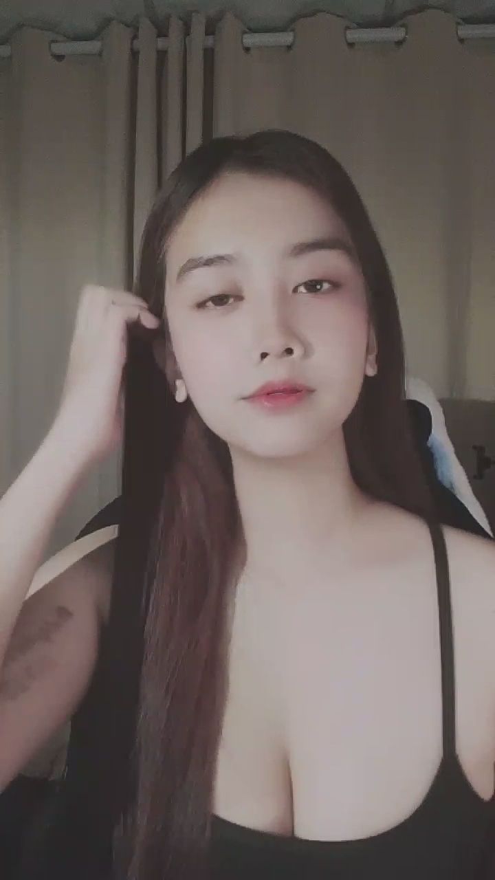 creammi : 俏皮一笑，不經意的小動作最迷人！😉💕 #俏皮 #微性感 #女神