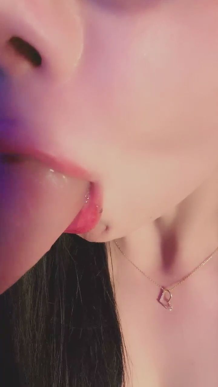  : 超近距離的口技展現，令人窒息的深層誘惑 👅🔥 #口技 #舌頭 #深喉