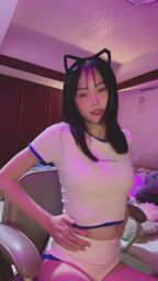 dreamyloli : 貓耳少女在線撩人,這火辣視角你受得了嗎? #貓耳 #開腿 #性感