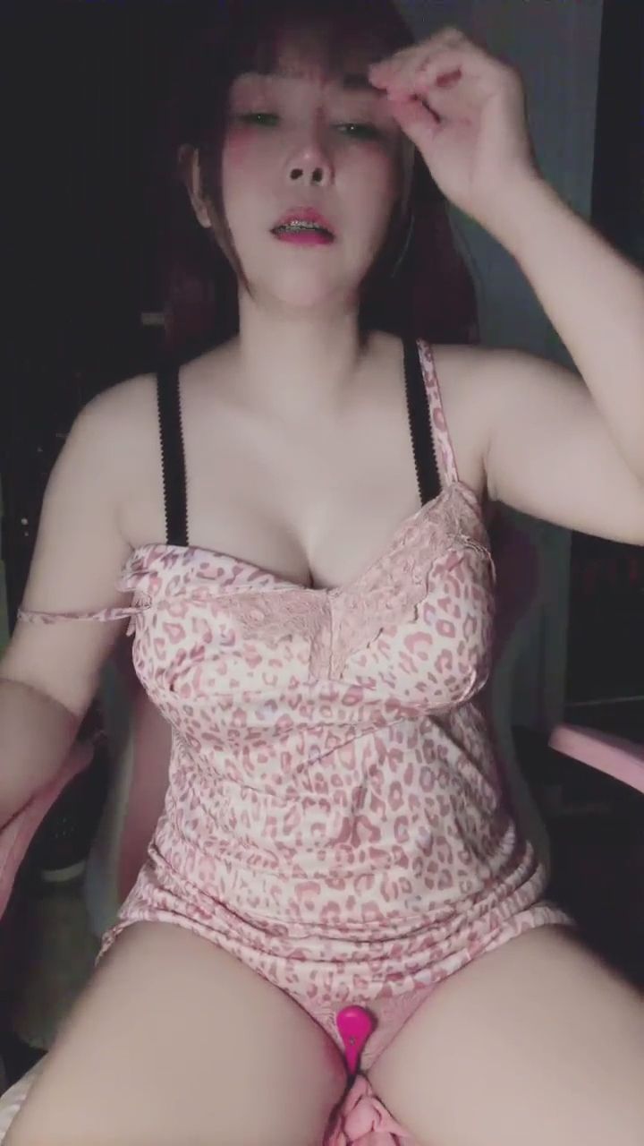 kira_live : 感受這一刻的極致沉浸，跟著我的節奏一起呼吸...💦 #情緒釋放 #性感 #沉浸式