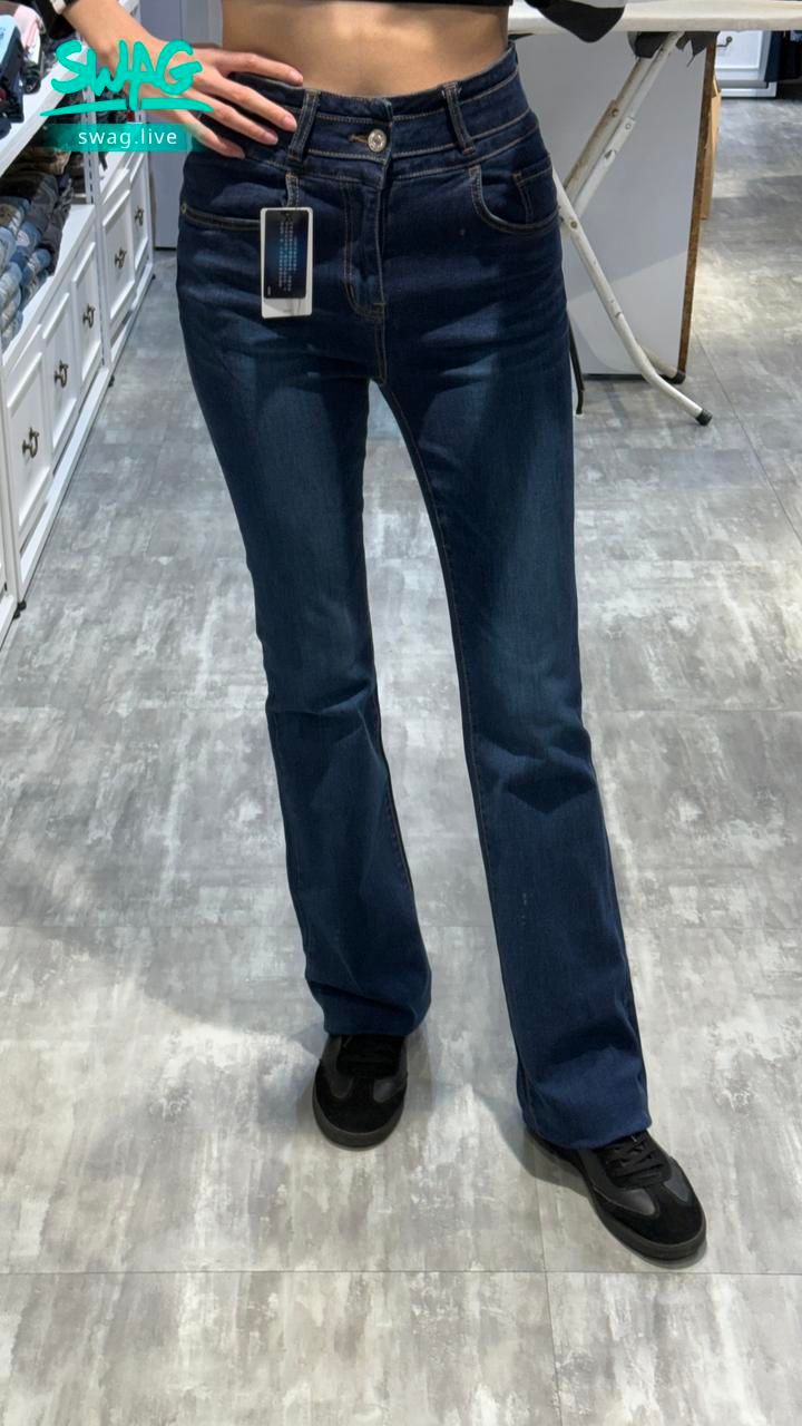 ve_venus : 在線等🤎你們幫我看！Babe
這件牛仔褲可以嗎😻😻