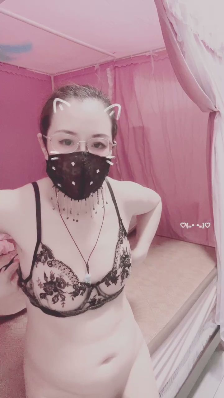 x8011 : 從休閒T恤到性感黑色蕾絲，展現完美體態的換裝瞬間！🖤✨ #換裝 #性感蕾絲 #極致誘惑