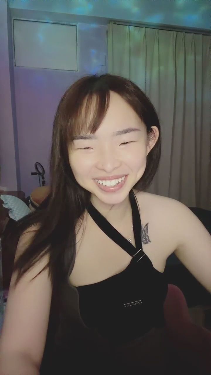 sexylinli : 這視角真的太甜了！💕 近距離的對視互動，你的心跳有加速嗎？ #近距離對視 #甜甜的 #直播精華 #心動瞬間