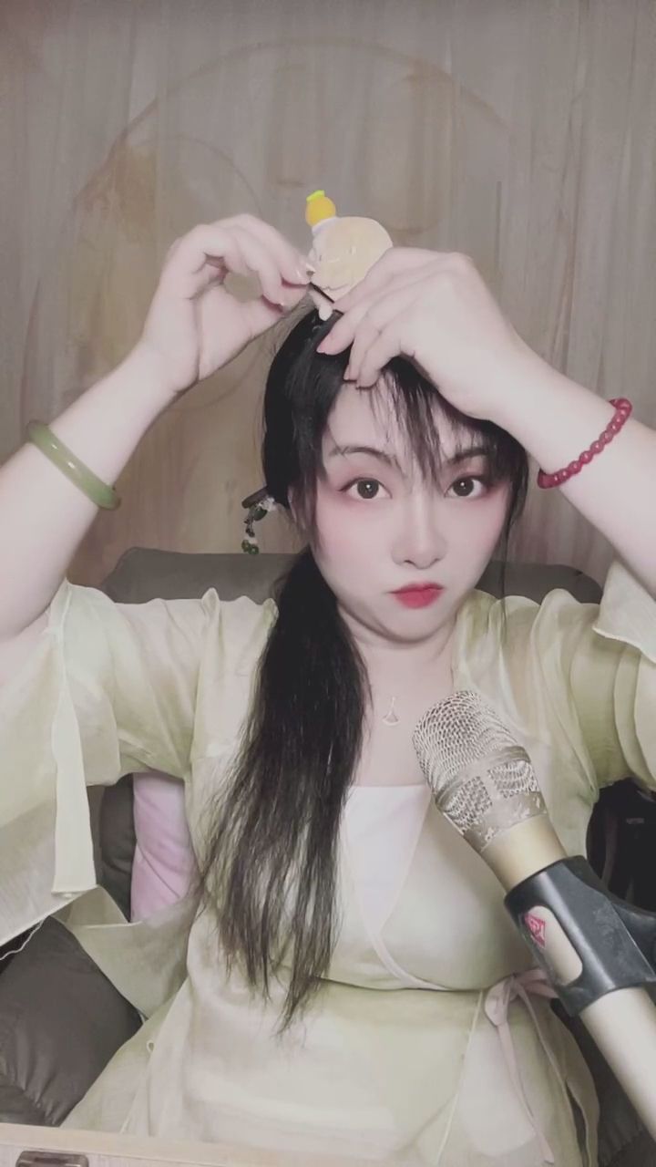  : 可愛的黃色小雞髮夾！今天也是元氣滿滿的一天🐥✨ #日常 #可愛 #甜美