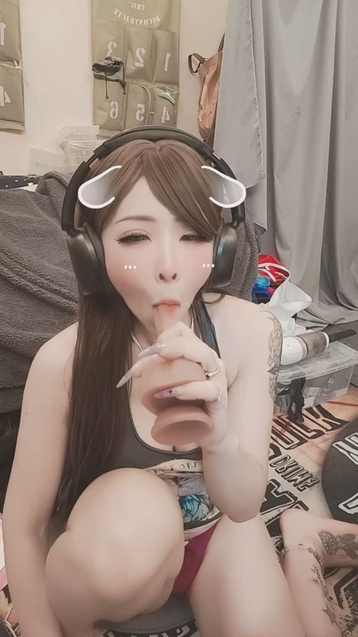 koko9177 : 今晚的玩具互動有點刺激，準備好被我挑逗了嗎？😜💦 #大尺度 #玩具互動 #性感