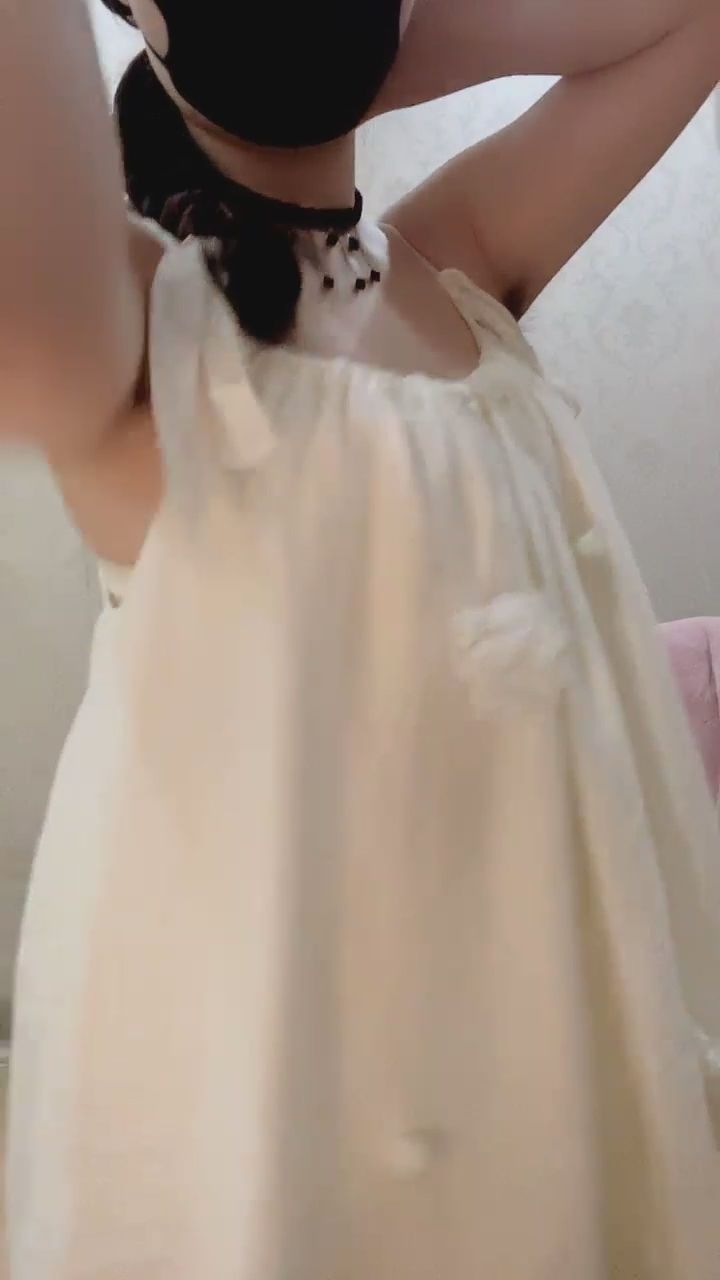 lily666 : 白色連身裙的全身展示，轉圈與舉手的瞬間展現迷人曲線✨ #穿搭 #連身裙 #曲線
