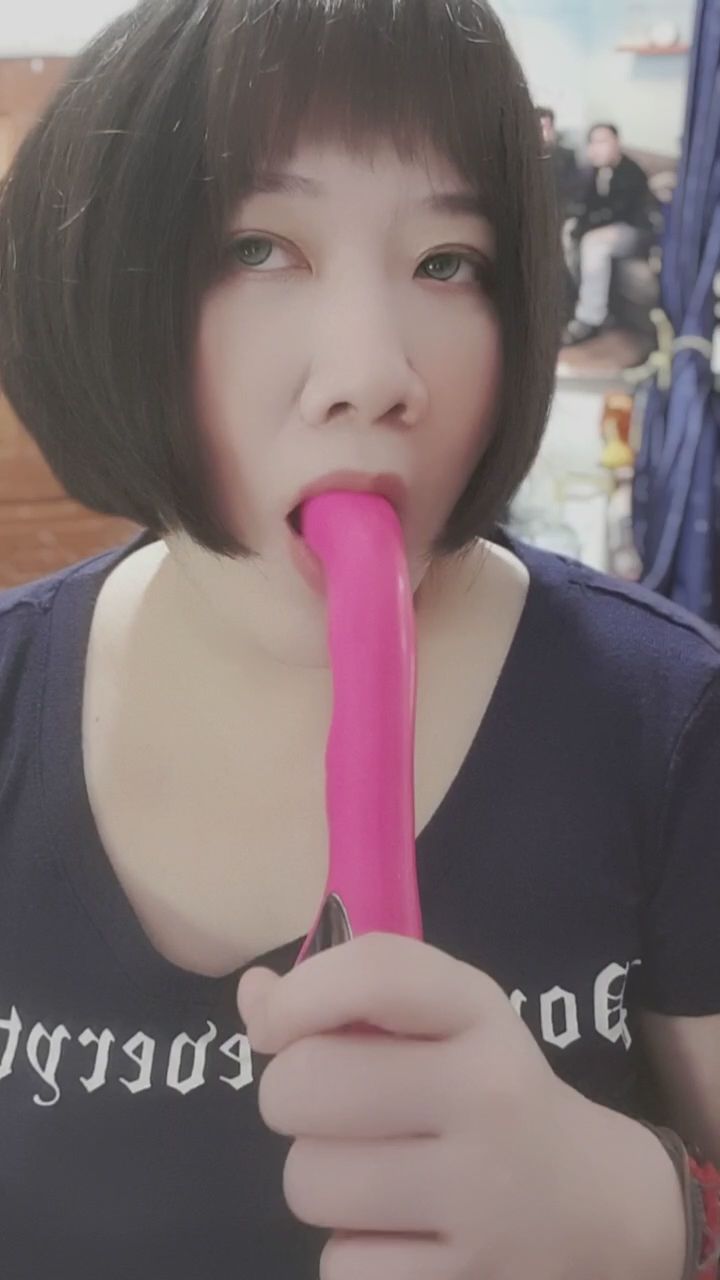  : 沉浸在感官的節奏中，這畫面太犯規了！ #挑逗 #性感 #玩具互動
