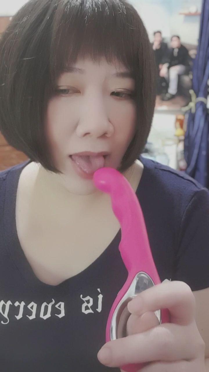 weiweibae : 近距離的極致誘惑，你的眼神還能移開嗎？ #特寫 #互動 #誘惑