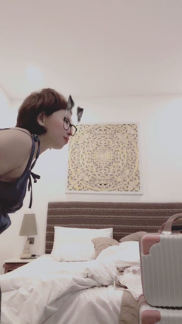 strawberry2024 : 準備好迎接這個小驚喜了嗎？✨ #美背 #換裝 #福利放送