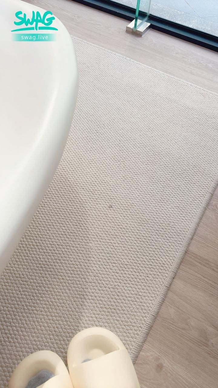 nanalittlepupy : 按完了好舒服😌 討厭的胸部 我會讓你變小的!