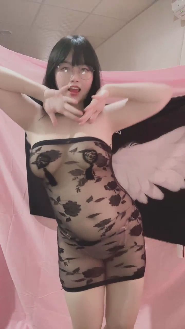 veiky0120 : 站起來的那一刻才是重頭戲！全身透視造型大揭秘✨👗 #性感穿搭 #S曲線 #透視誘惑