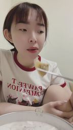 sexylinli : 午餐時間到囉!要不要和我一起吃熱騰騰的水餃呢?🥰🥟 #女友視角 #日常陪伴 #吃播