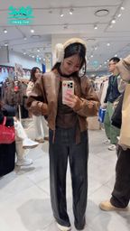 sentelic : 大家好❤️這是我的首篇貼文😁第一次嘗試直播工作 非常緊張😂尤其是在這麼特別的平台 請大家多多教啦💕想約會也可以私訊我談談囉~ #日常 #新人 #可愛 #露臉 #生活 #私訊