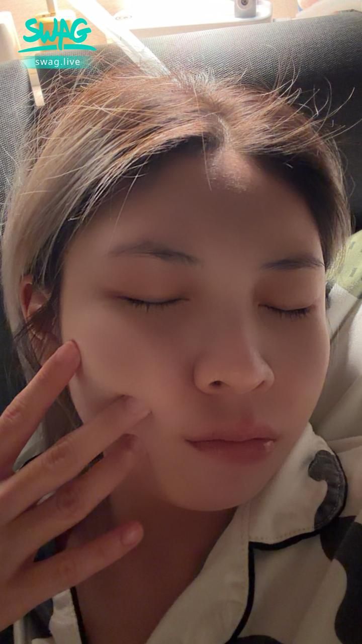 lustine : 最近比較忙~謝謝在等我開播的志明們🫣我有上傳新的60💎福利片~有解鎖的記得私訊我！可以再換一部影片❤️Babe #私訊 #日常 #露臉 #生活 #可愛 #性感