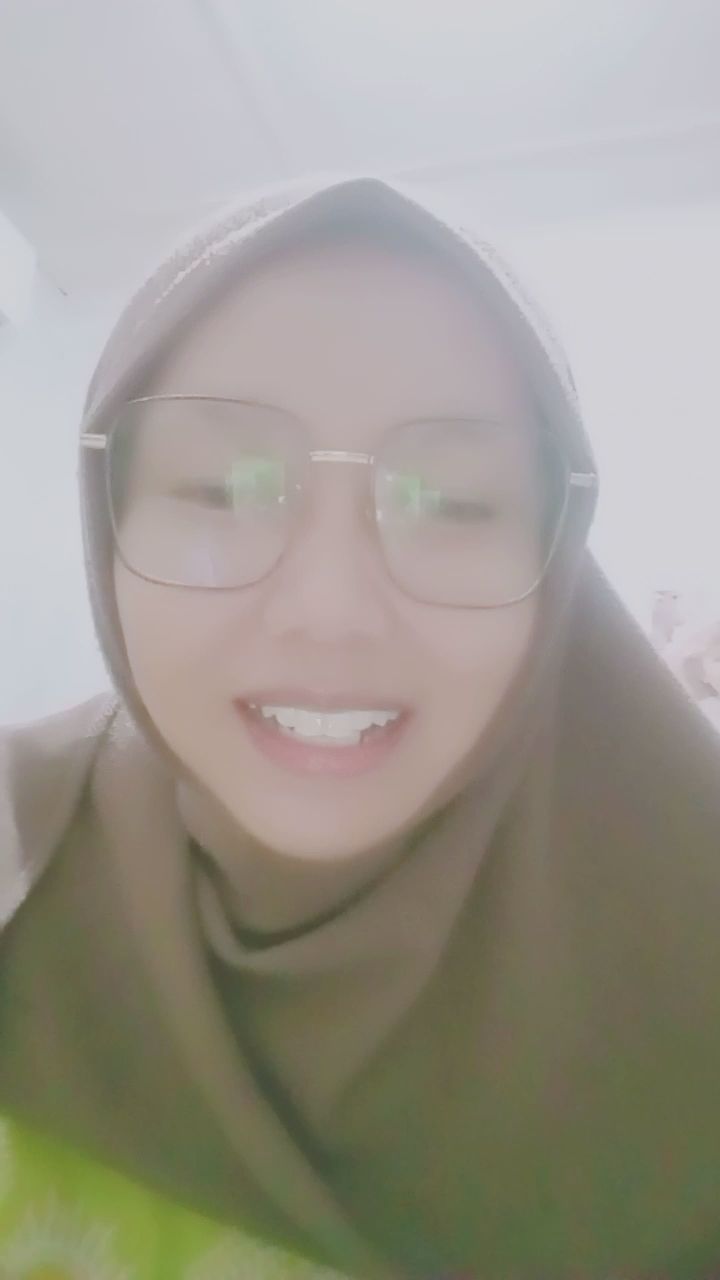 naura123 : 最純粹的開心笑容，今晚也來陪我一起聊天吧！👓💕 #直播 #日常 #女友感 #甜美