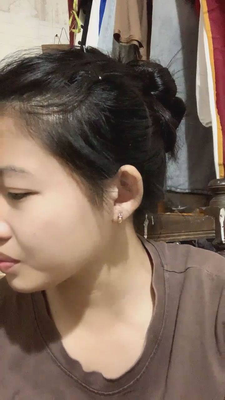 meizhao005 : 嘟個嘴，今天的我有可愛嗎？😜 #日常 #可愛 #居家