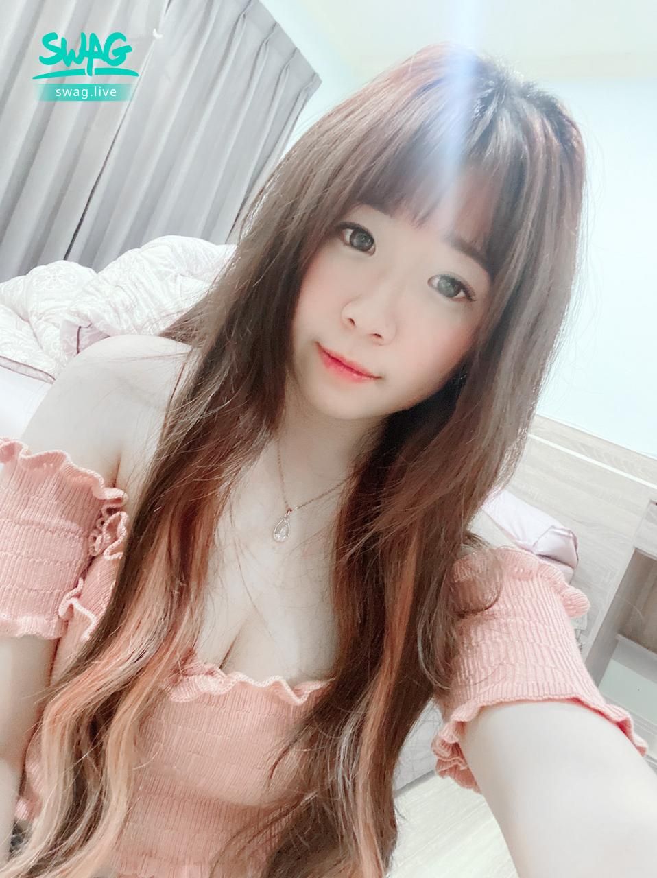 xxuan_9967 : 大家好～我是小桃酥
酥酥麻麻的酥😈
想知道怎樣酥麻的私訊我🤗 #私訊 #露臉 #奶 #性感 #誘惑 #生活 #日常 #新人