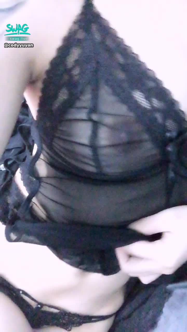 codyyuyan : 🔥要開🔥飯後甜點🔥穿著這薄紗在你面前騷，不硬也難