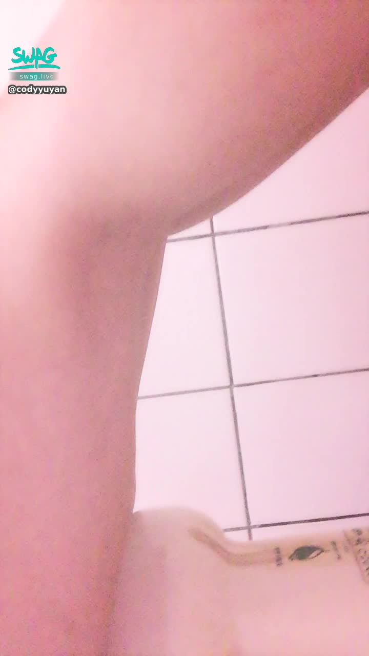 codyyuyan : 洗澡前先尿尿