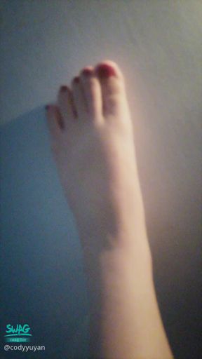 codyyuyan : ❤️寶貝們早安❤️睡不到三小時😢誰想被我的腳足交              ～群發玩棒特輯還沒收藏的要收藏呦，下架就看不見惹～         ⚠️回覆5⃣️次🉐️微信「拿長片13部」微信就是只給長片          小額回覆一次🉐️swag免費影片三部，記得告訴我你想要的（以此類推）