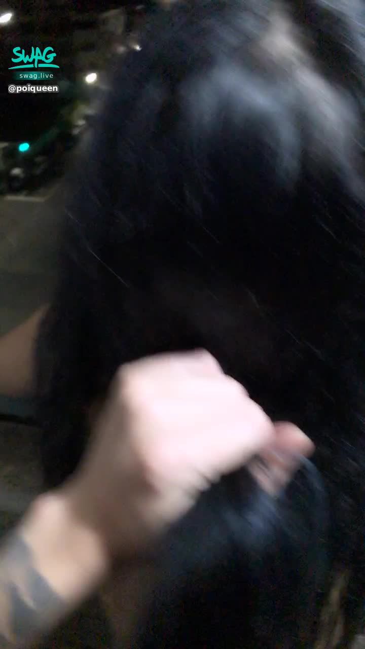 poiqueen : 看著陽台外的路燈打砲...享受🤤