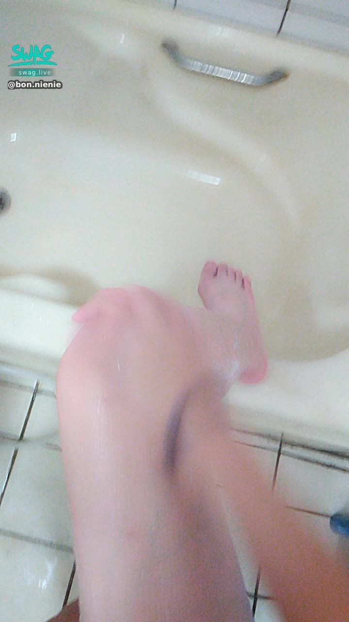 b********e : 🚿🚿