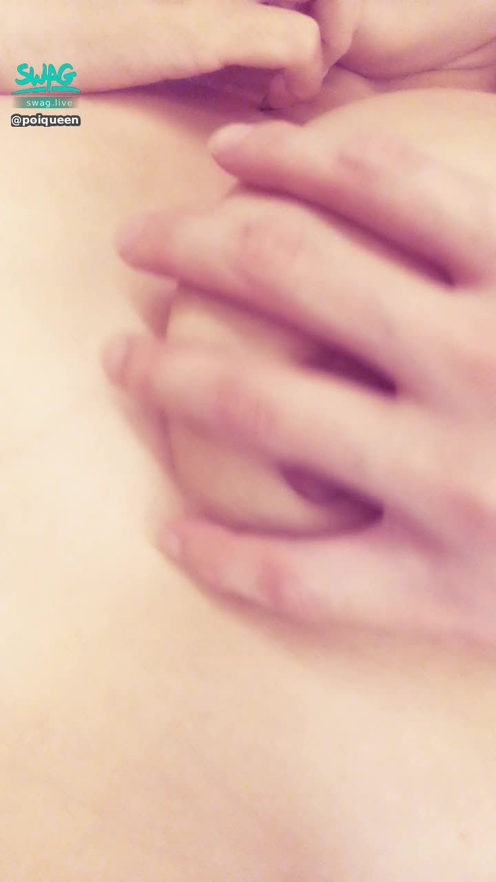 poiqueen : 酒吧小哥哥揉奶 露點🤤