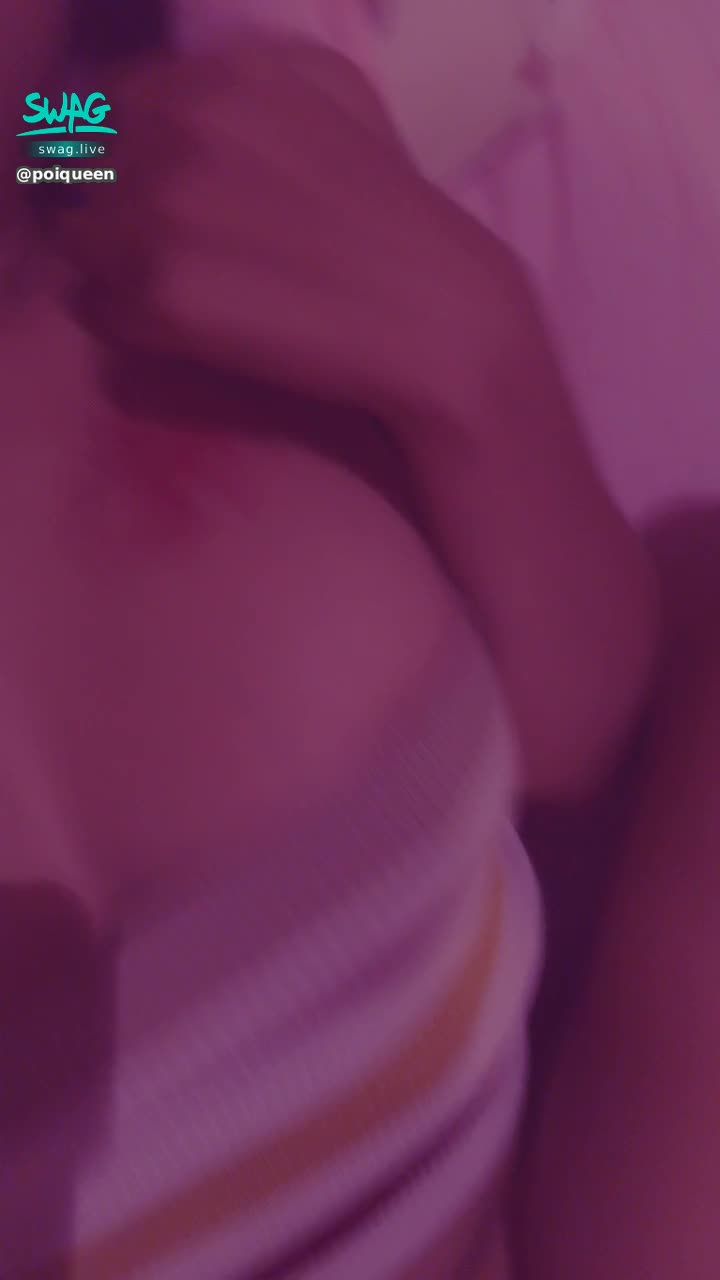 poiqueen : 看看有多欠幹 騷穴被抽插 奶又一直晃