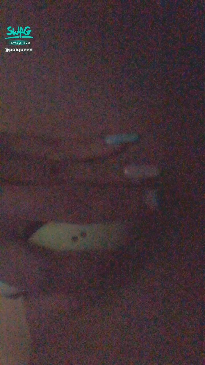 poiqueen : 直接拍淫穴 陰蒂震的又麻又爽 淫聲不斷👀