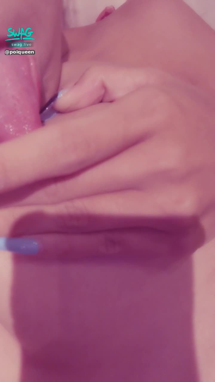 poiqueen : 🈲️自己舔著乳頭 相信你正強壓著吸著🈲️