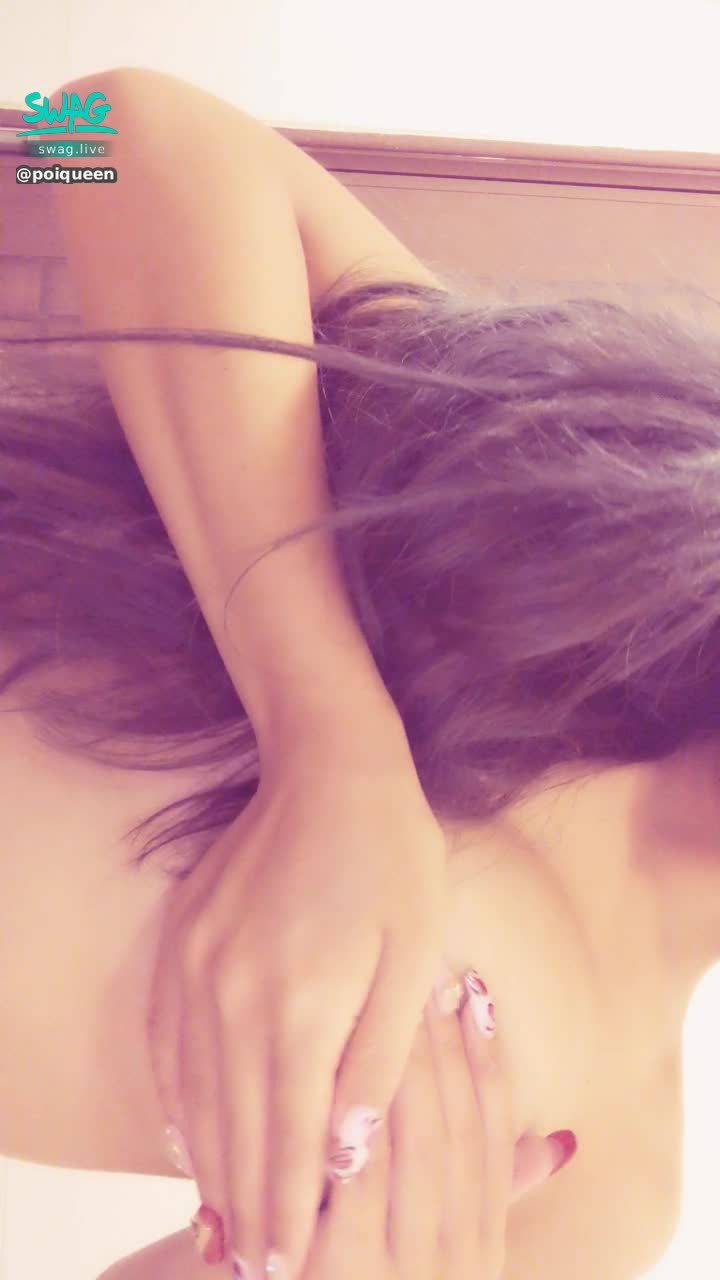 poiqueen : 露臉舔自己奶頭⋯⋯ 哇