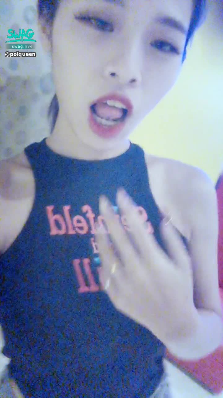 poiqueen : 自己開包廂也那麼騷❤️