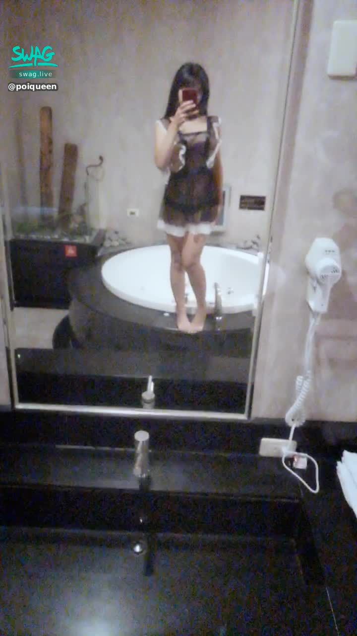 poiqueen : 透視女僕裝 連乳頭都能看到欸