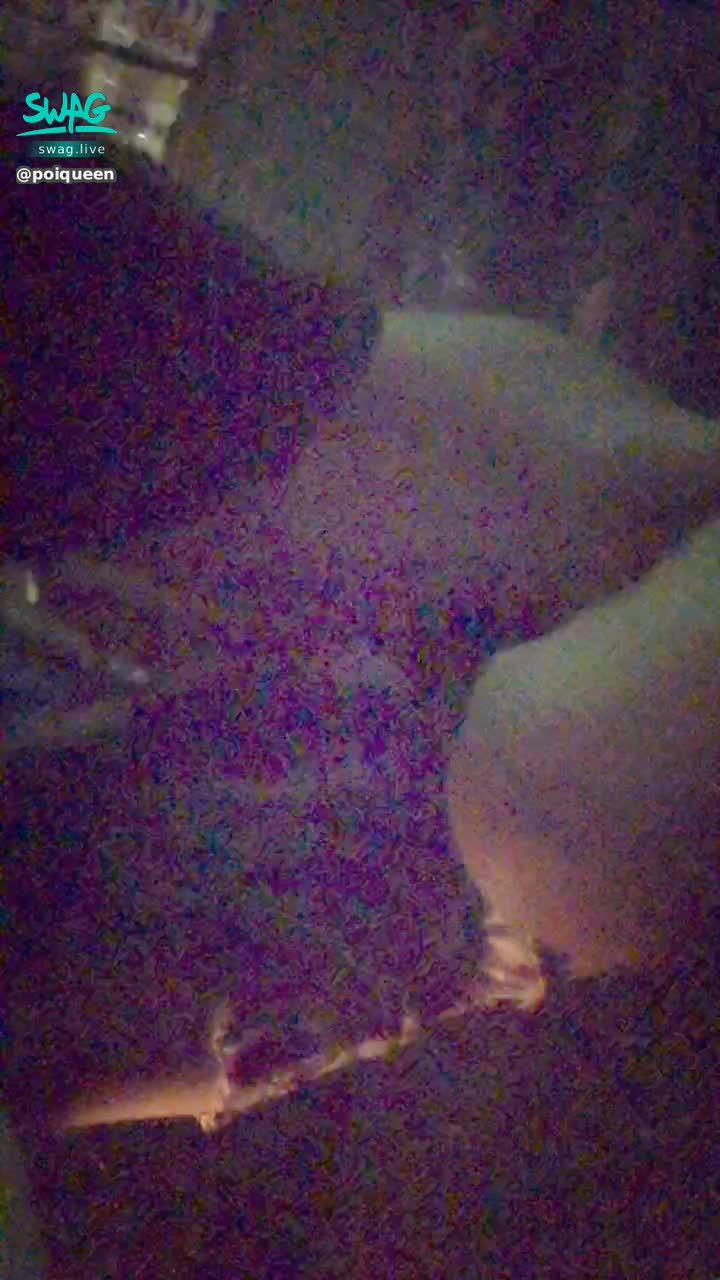 poiqueen : 🚗車震初體驗9 坐在後車廂開腿