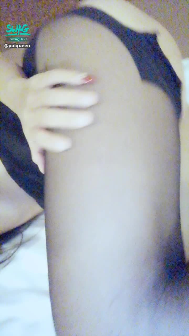 poiqueen : 👠情慾OL 被小哥哥內射完還不夠 只能自己.....