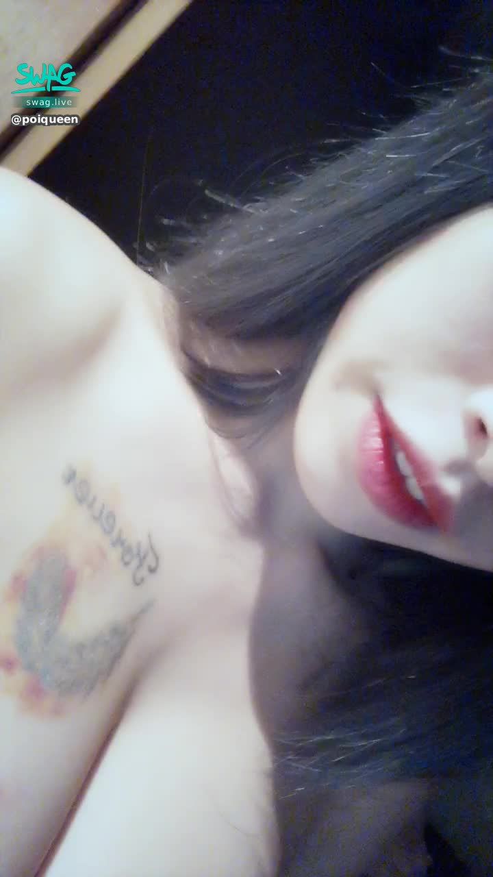 poiqueen : 🔥露全臉  已經濕透了