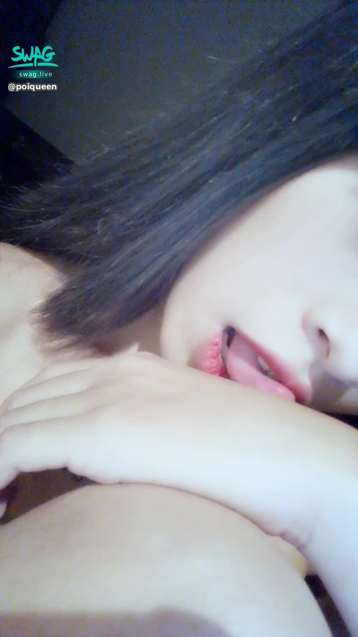 poiqueen : 🔥露全臉 那麼騷的萌系女友 徵求狼系男友調教了