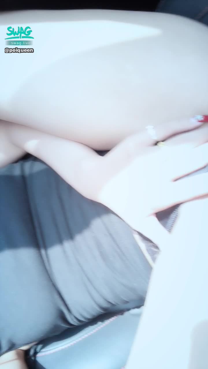 poiqueen : 在老闆旁邊開腿摸 不信他等等不幹我