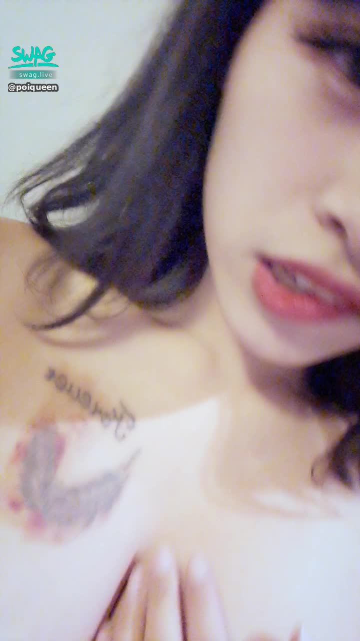 poiqueen : 嘻嘻淫叫揉大奶求應援🙏