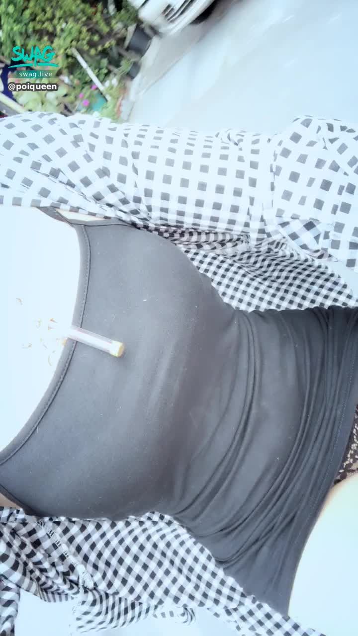 poiqueen : 內褲外露女騎士