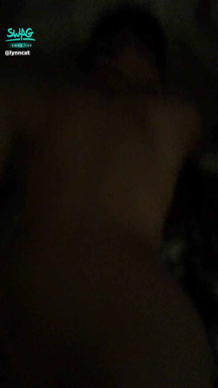 l*****t : 🔞背後式深入黏答答水聲💦💦                                      🌊超浪的情人視角💋                                                          🎊貓咪粉絲破千的大尺度回饋💦🔞                               🎁葛格喜歡就私訊告訴貓咪❤️