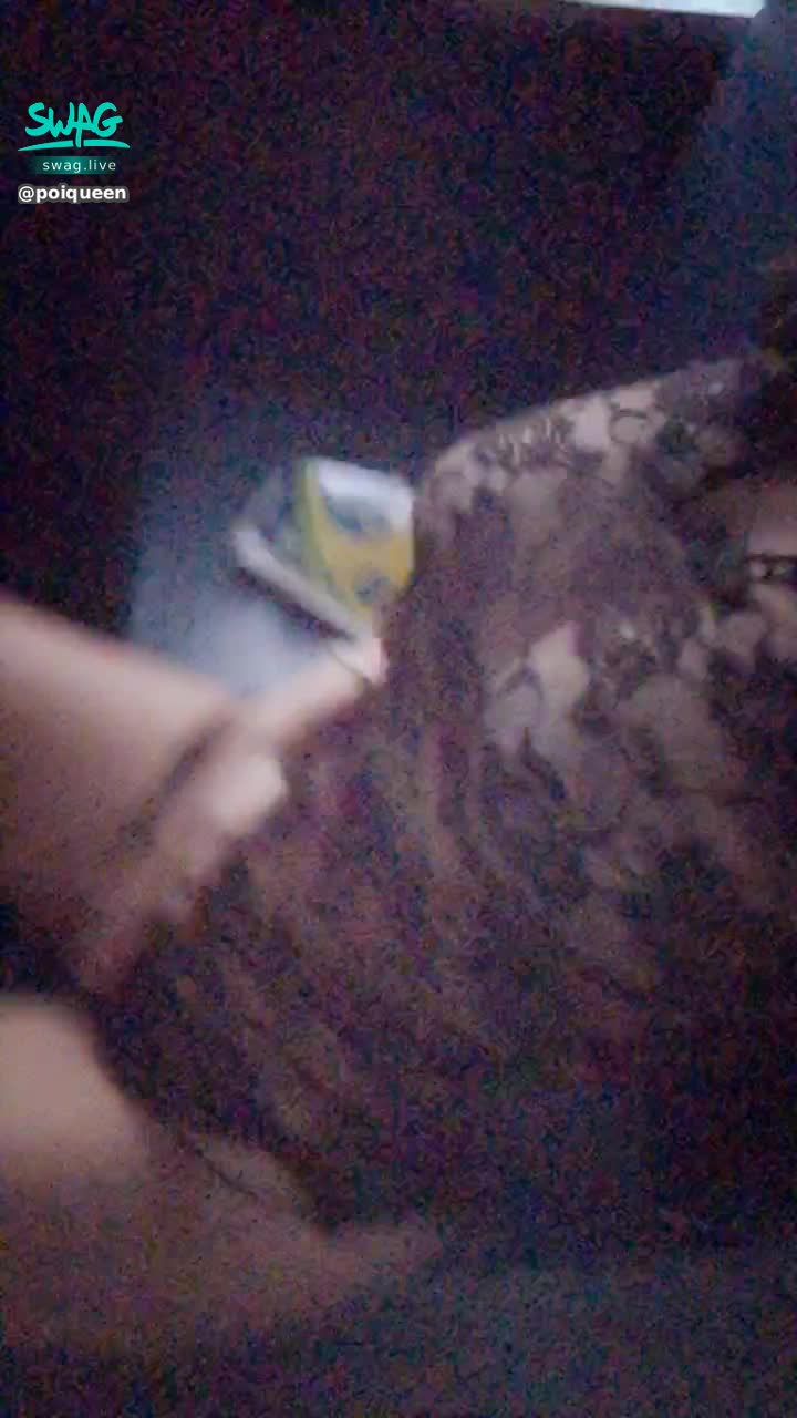 poiqueen : 等拍攝的女子