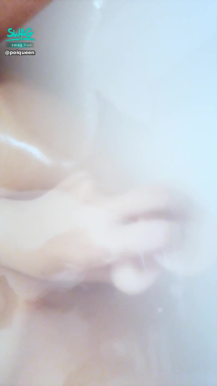 poiqueen : 💦濕身記 插整根