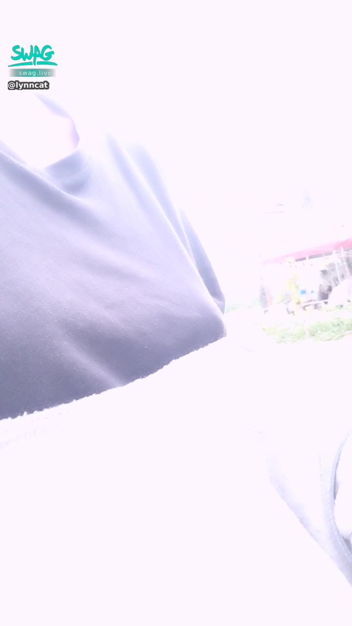 l*****t : 不穿內衣領早餐🙈給工具人看😈