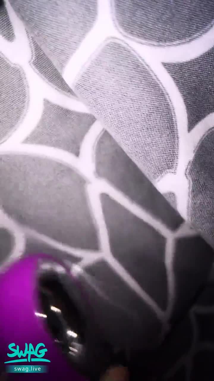 l*****t : 🔞半夜自慰30秒福利大片🔞震動關起來給你們聽抽插的淫水聲🔊我的穴真的很會出水這也是我不敢再開震動...再開下去抽插真的會噴.....