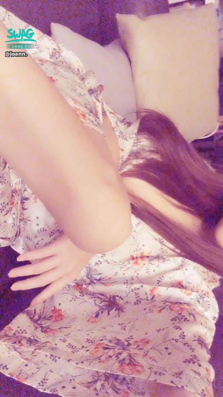 j****. : 想要被親親腳脖子