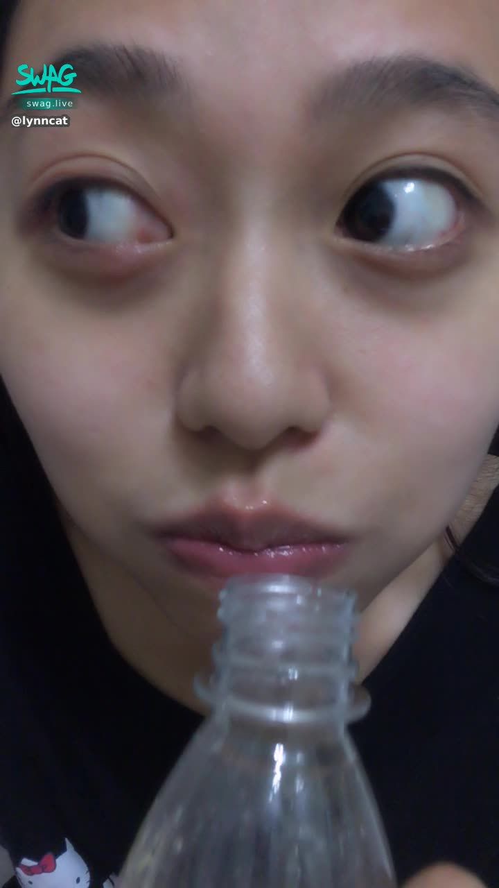 l*****t : 喝這個柳丁汁還是喝你的......😈