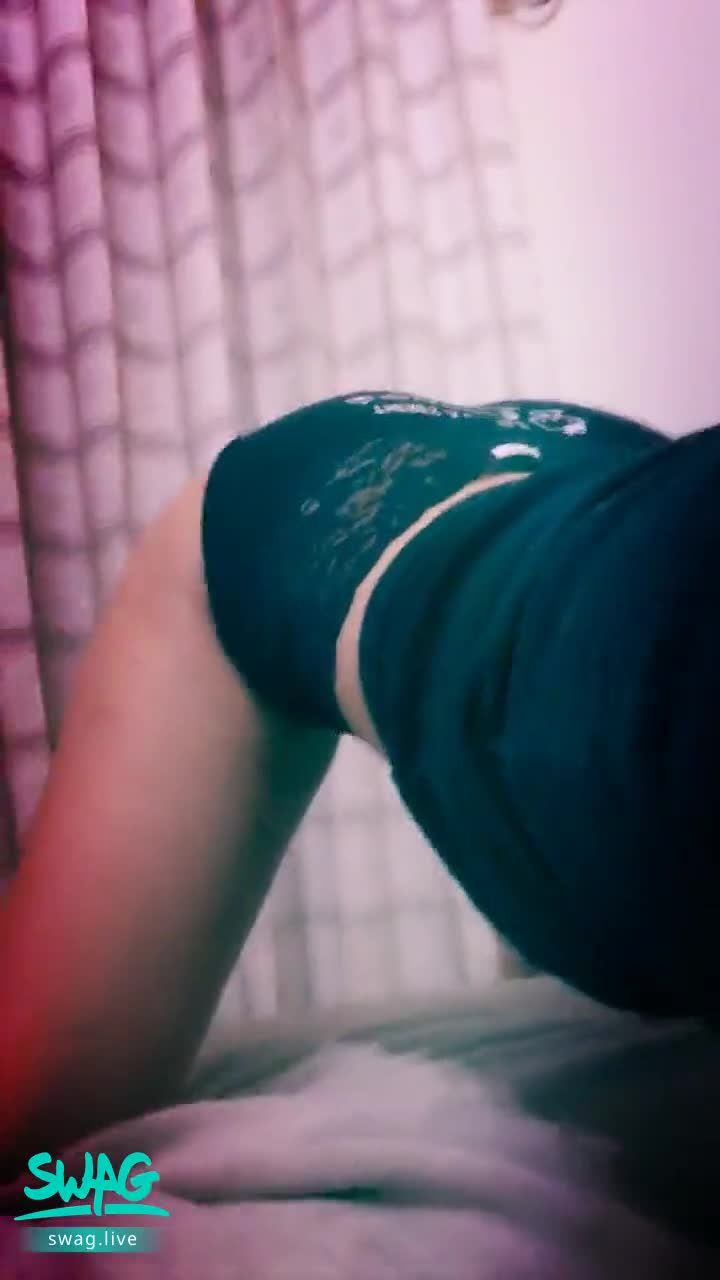 l*****t : 💕忍不住自己動👅主人再不插進來貓咪要自己脫掉掰開騷穴💦坐上主人的棒棒了😳